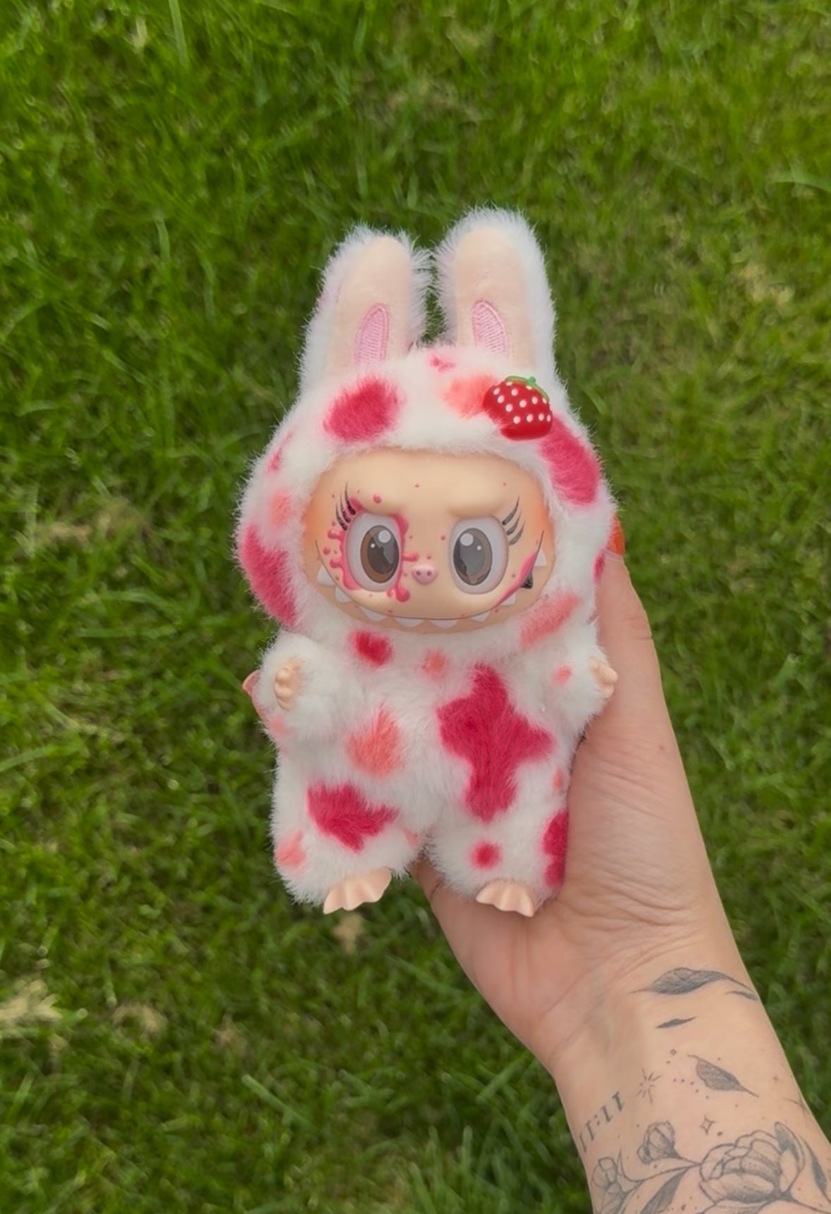 Strawberry Milkshake Lamoomoo (Standing)