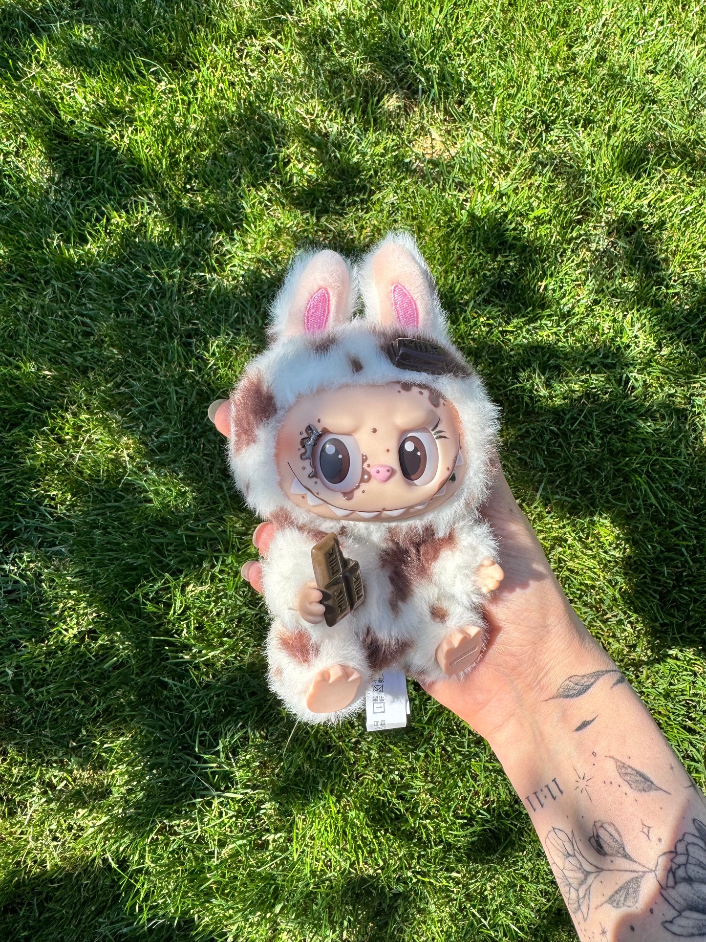 Chocolate Milkshake Lamoomoo (Sitting Down)