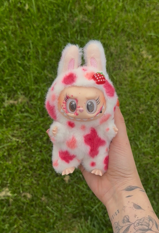 A PRE-ORDER Strawberry Milkshake Lamoomoo (Standing)